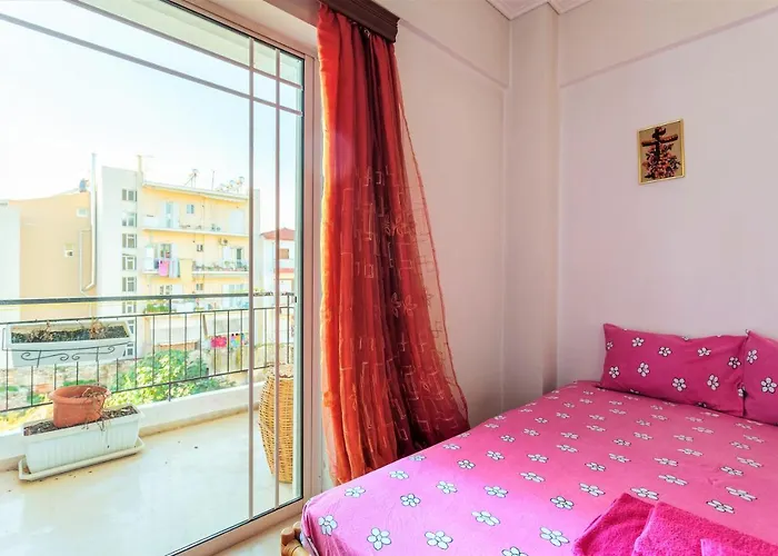 Bright Comfy Flat Near The & The Center شقة