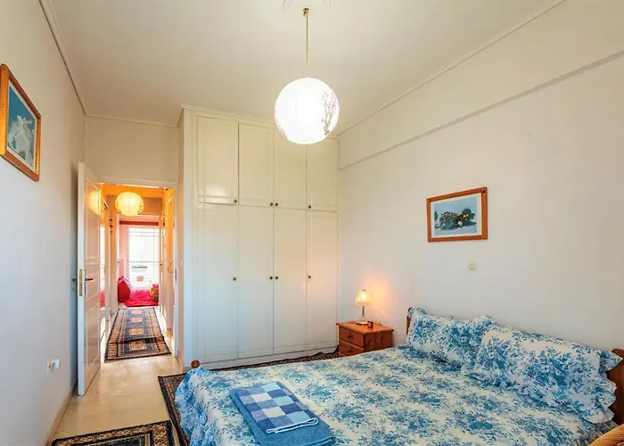 Bright Comfy Flat Near The & The Center كالاماتا