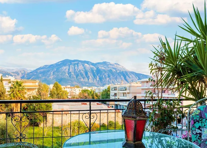 Bright Comfy Flat Near The & The Center شقة كالاماتا