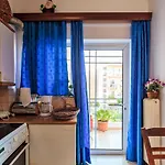 Apartment Bright Comfy Flat Near The & The Center