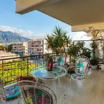 Bright Comfy Flat Near The & The Center Apartman *