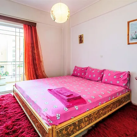 Bright Comfy Flat Near The & The Center * カラマタ