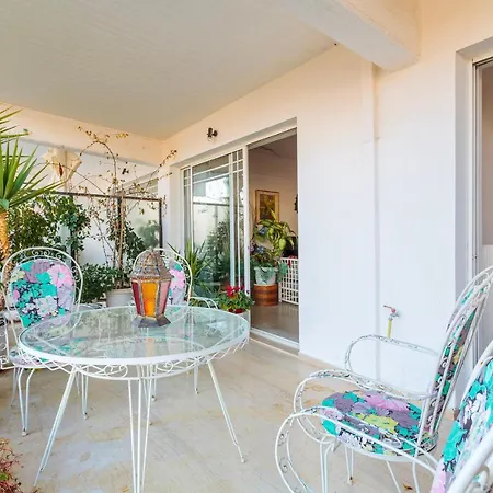 Bright Comfy Flat Near The & The Center * Kalamáta