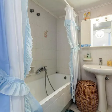 Bright Comfy Flat Near The & The Center * カラマタ