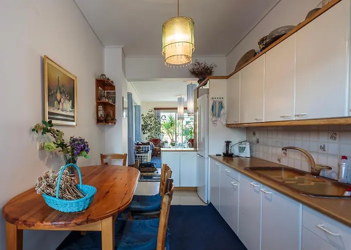 Bright Comfy Flat Near The & The Center Kalamata